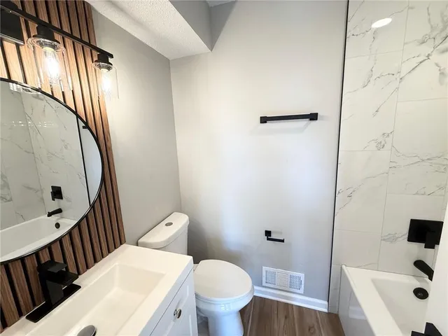 $475,000 | 7904 Rosehill Road, Lenexa, KS 66215