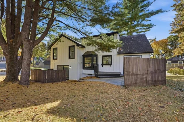 $475,000 | 7904 Rosehill Road, Lenexa, KS 66215