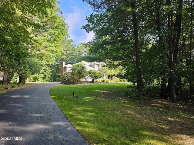 $699,900 | 9 Spruce Run, East Greenbush, NY 12061