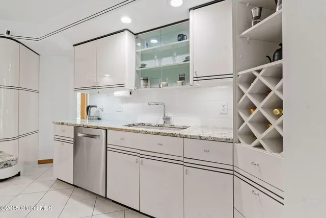 $699,900 | 9 Spruce Run, East Greenbush, NY 12061