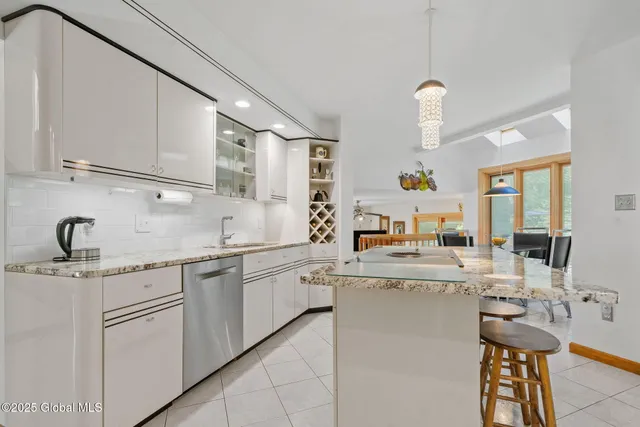 $699,900 | 9 Spruce Run, East Greenbush, NY 12061