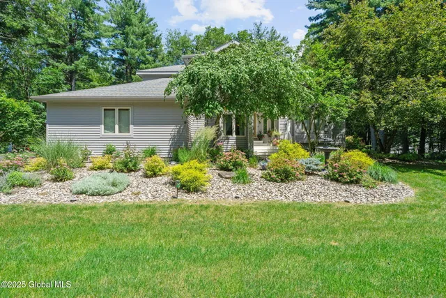 $699,900 | 9 Spruce Run, East Greenbush, NY 12061