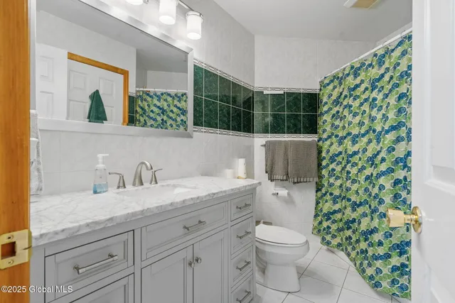 $699,900 | 9 Spruce Run, East Greenbush, NY 12061