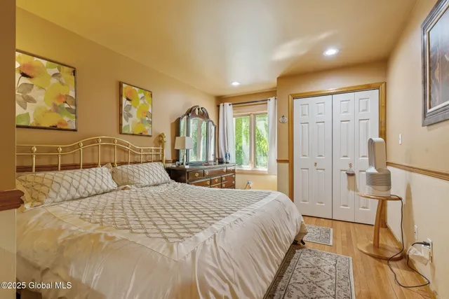 $699,900 | 9 Spruce Run, East Greenbush, NY 12061