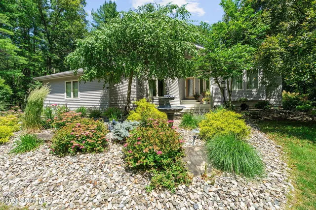 $699,900 | 9 Spruce Run, East Greenbush, NY 12061