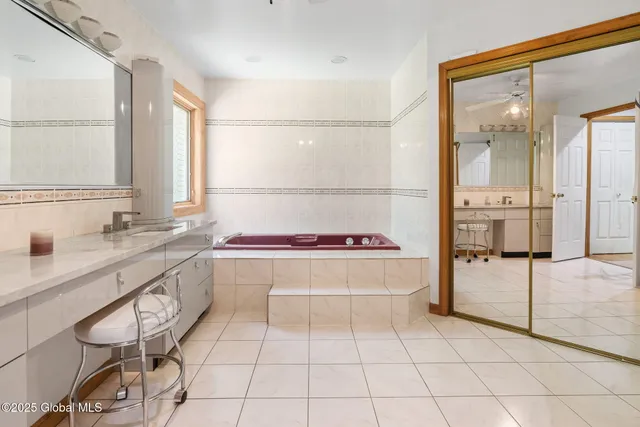 $699,900 | 9 Spruce Run, East Greenbush, NY 12061