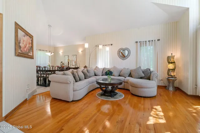 $699,900 | 9 Spruce Run, East Greenbush, NY 12061