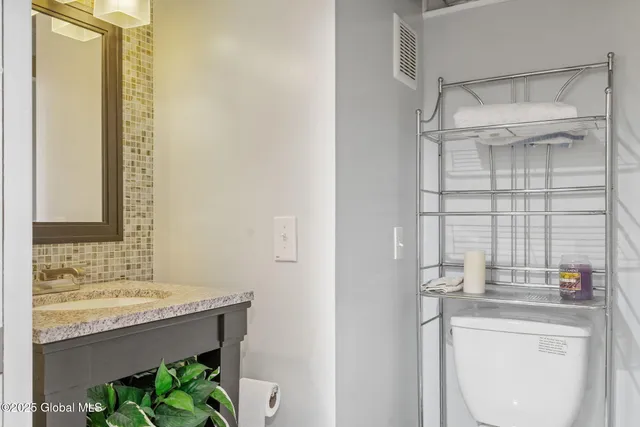 $699,900 | 9 Spruce Run, East Greenbush, NY 12061