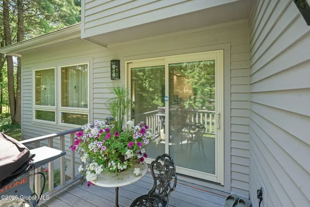 $699,900 | 9 Spruce Run, East Greenbush, NY 12061