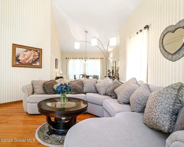 $699,900 | 9 Spruce Run, East Greenbush, NY 12061