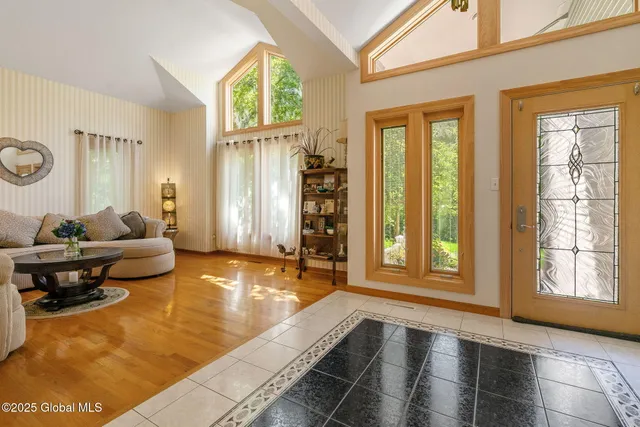 $699,900 | 9 Spruce Run, East Greenbush, NY 12061