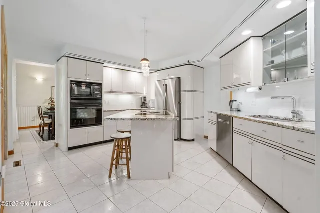 $699,900 | 9 Spruce Run, East Greenbush, NY 12061