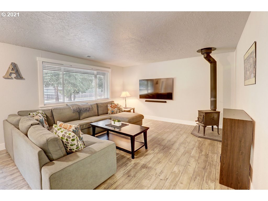 34225 Southeast Duus Road Estacada, OR 97023 - Photo 4 of 17 Gallery Image 4