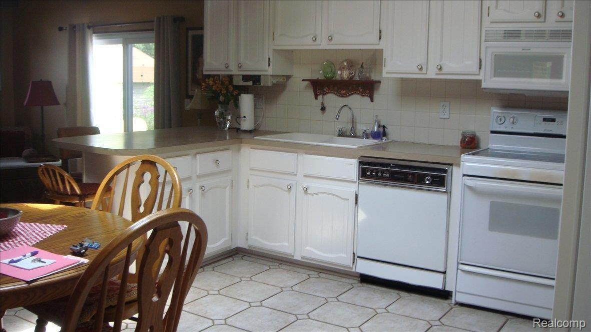 11343 Afton Road Southgate, MI 48195 - Photo 10 of 10 Eat in Kitchen