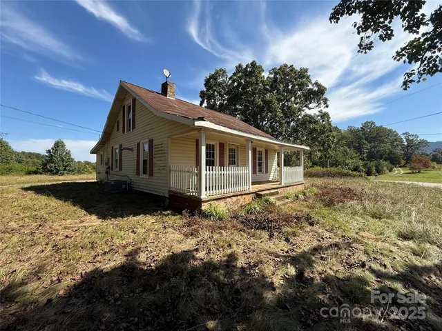 a view of house with backyard and garden