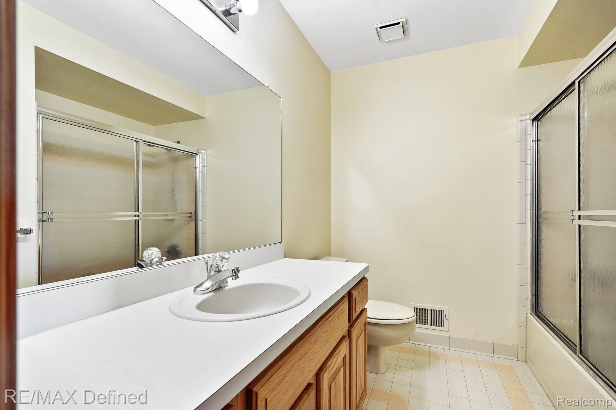 4851 Rambling Drive Troy, MI 48098 - Photo 26 of 43 27.jpg