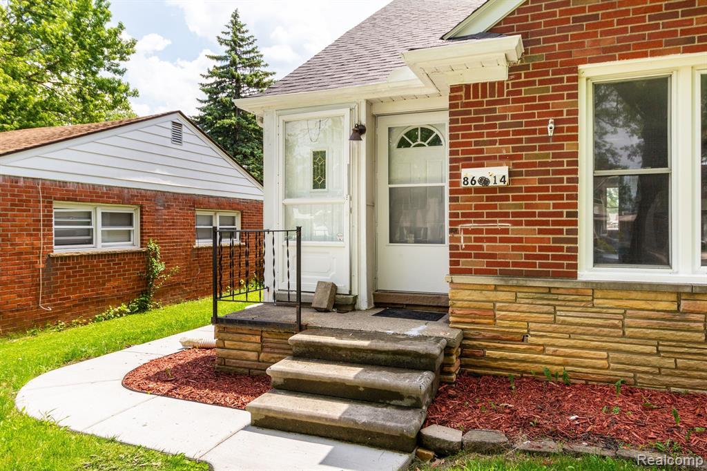 8614 Harding Center Line, MI 48015 - Photo 3 of 41