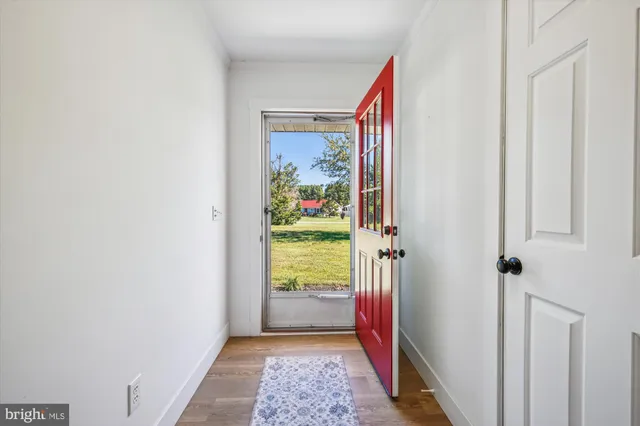 a view of an entryway with a workspace