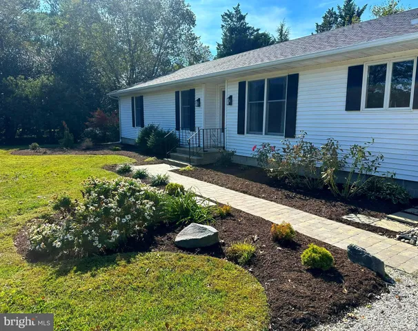 a view of a house with a yard and plants