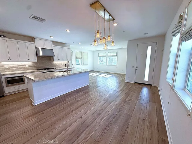 $675,000 | 27078 West Painted Sky Way, Valencia, CA 91381