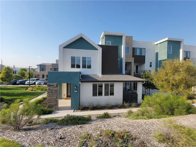 $675,000 | 27078 West Painted Sky Way, Valencia, CA 91381