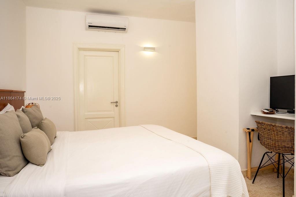 0 8c3f Q62, Unit LEVEL 1 Las Terrenas, Samaná Province 32000 - Photo 12 of 41 a bedroom with a bed and a television