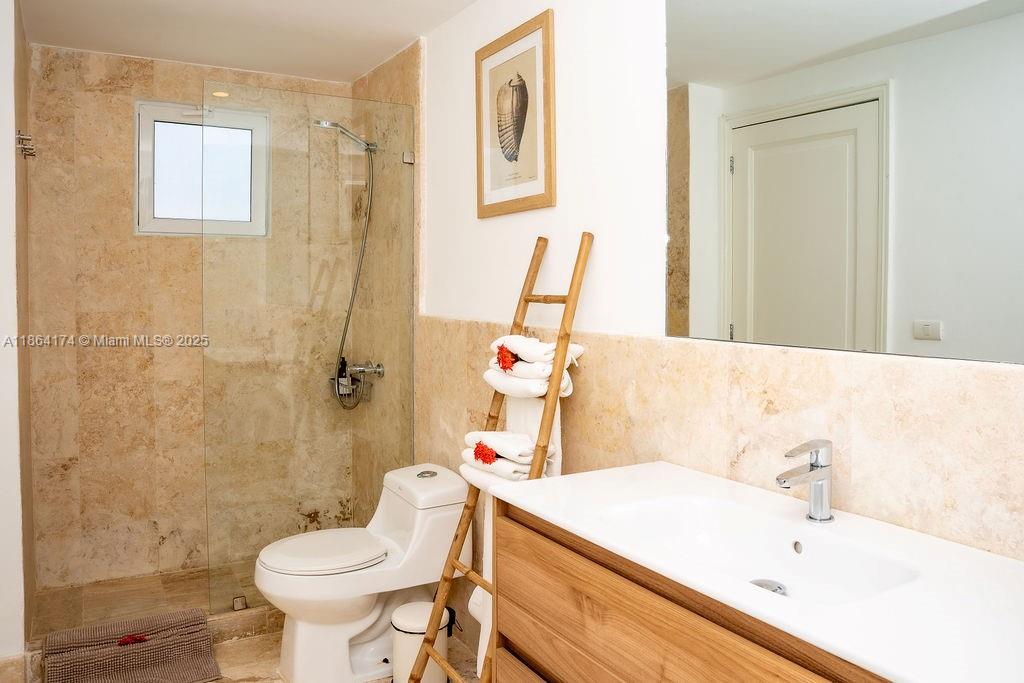 0 8c3f Q62, Unit LEVEL 1 Las Terrenas, Samaná Province 32000 - Photo 14 of 41 a bathroom with a sink and a toilet