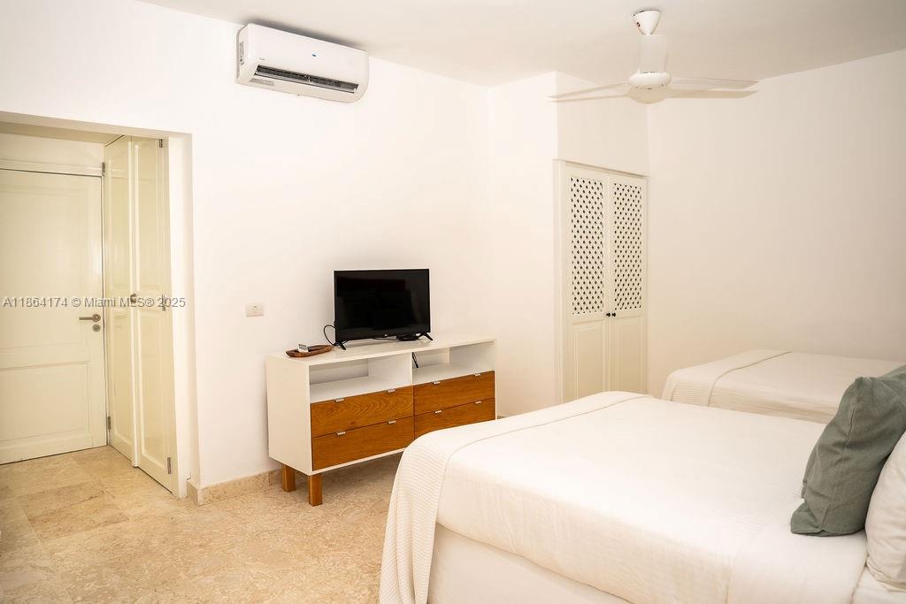 0 8c3f Q62, Unit LEVEL 1 Las Terrenas, Samaná Province 32000 - Photo 17 of 41 a bedroom with a bed and a flat screen tv