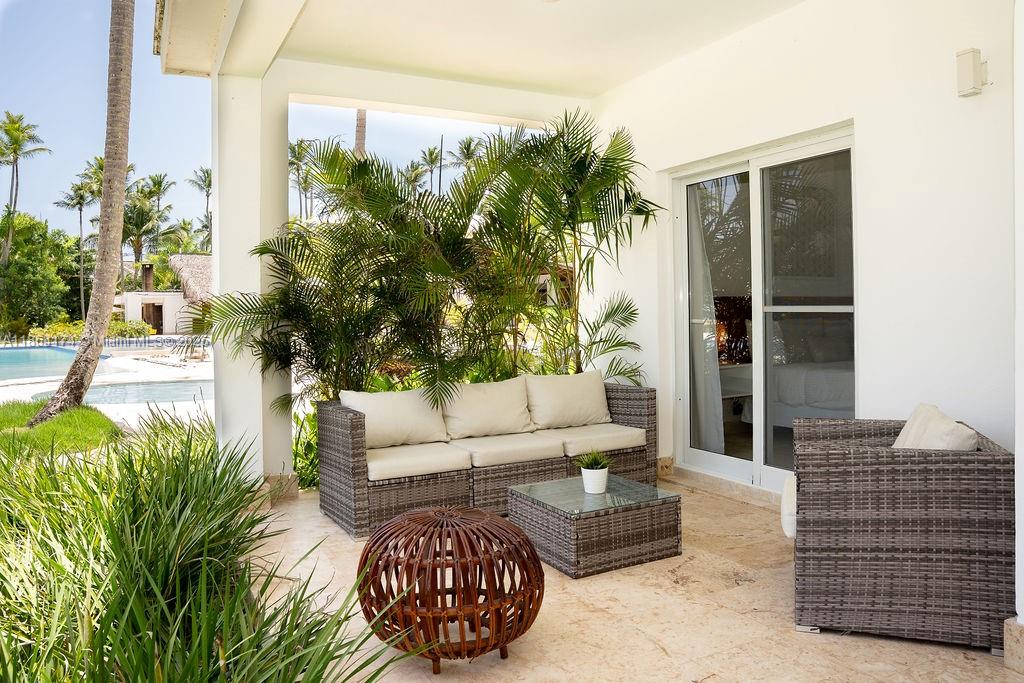 0 8c3f Q62, Unit LEVEL 1 Las Terrenas, Samaná Province 32000 - Photo 24 of 41 a living room with furniture and a potted plant