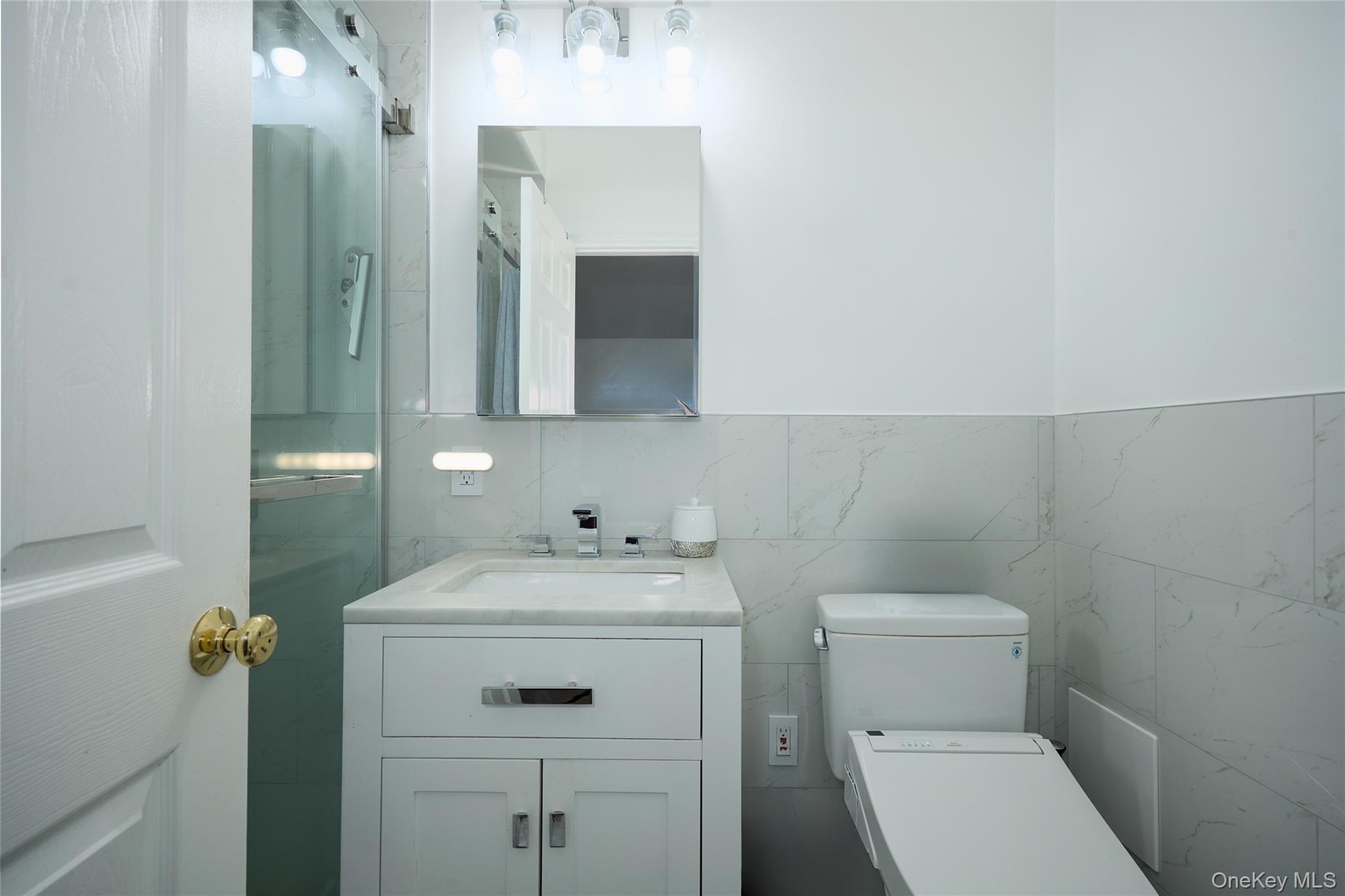 34 Maple Brook Road Tuxedo Park, NY 10987 - Photo 17 of 25 a bathroom with a sink toilet and mirror