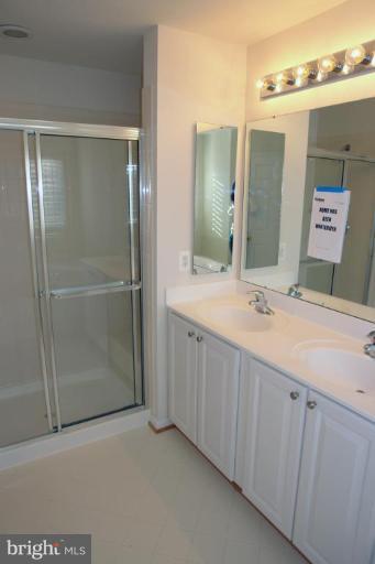 43383 Allisons Ridge Terrace Ashburn, VA 20148 - Photo 8 of 13 Master Bath