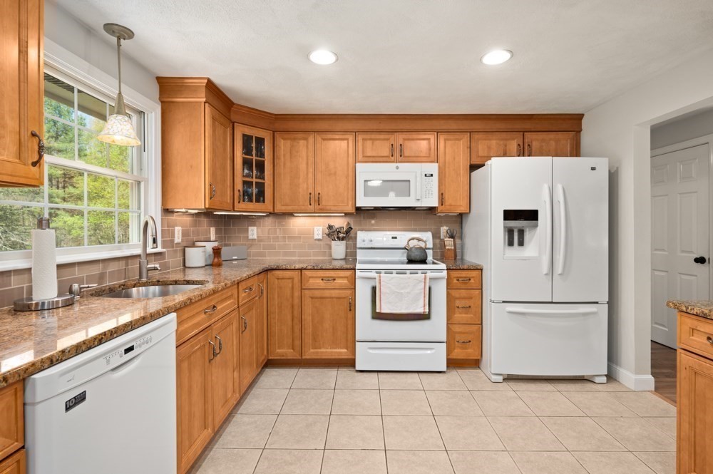 26 Hillview Road North Reading, MA 01864 - Photo 9 of 39 Gallery Image 9