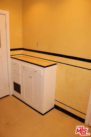 $5,600 | 1020 Hi Point Street, Unit 1020, Los Angeles, CA 90035