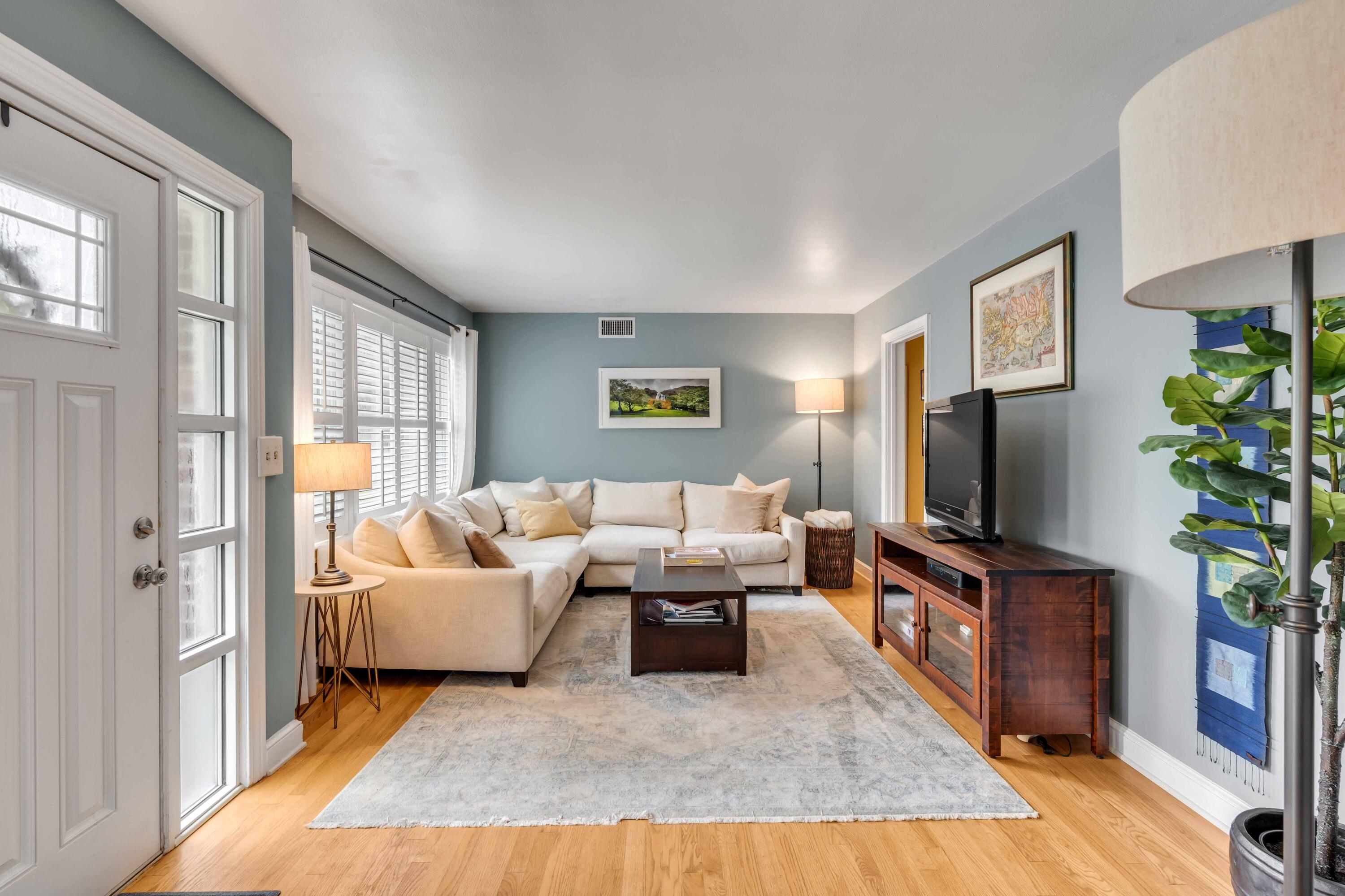 1055 Keats Road Charleston, SC 29407 - Photo 3 of 32 Living Room