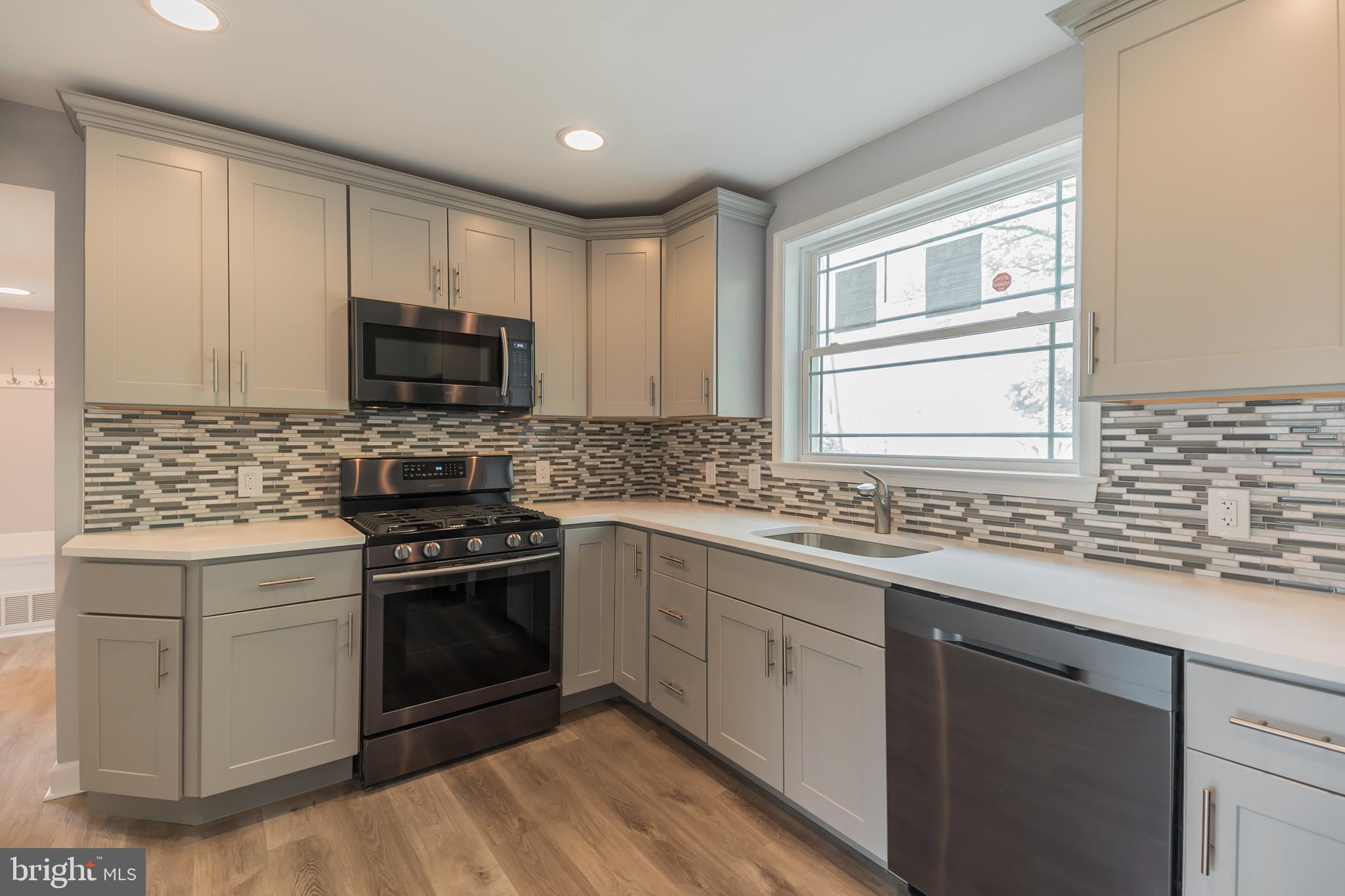 9241 Andover Road Philadelphia, PA 19114 - Photo 4 of 30 Gallery Image 4