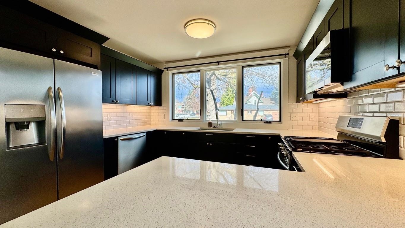 328 East Indiana Avenue Spokane, WA 99207 - Photo 10 of 36
