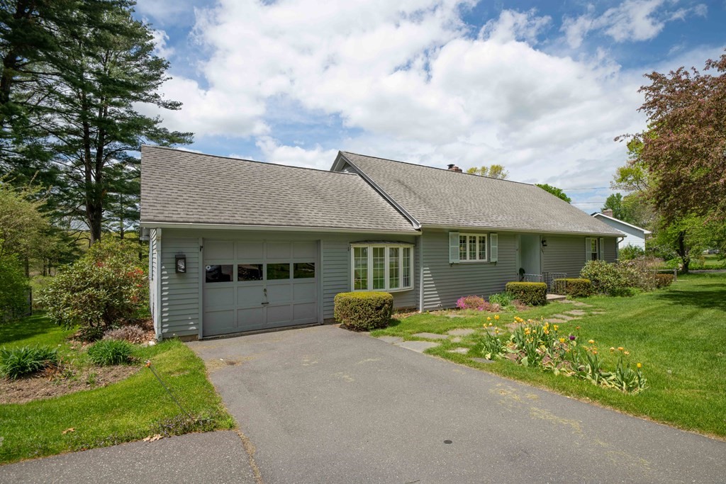 387 Florence Road Northampton, MA 01062 - Photo 3 of 34 Gallery Image 3