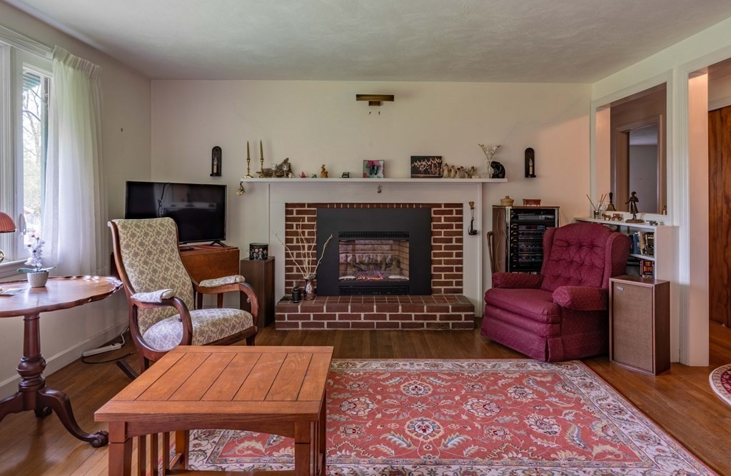 387 Florence Road Northampton, MA 01062 - Photo 8 of 34 Gallery Image 8