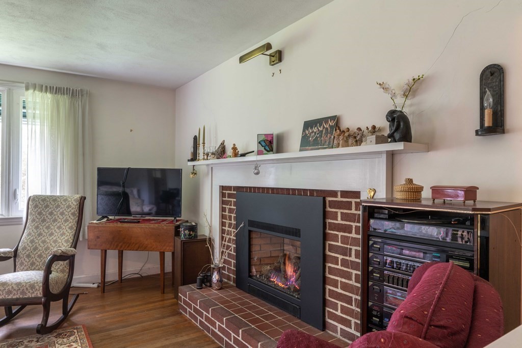 387 Florence Road Northampton, MA 01062 - Photo 9 of 34 Gallery Image 9