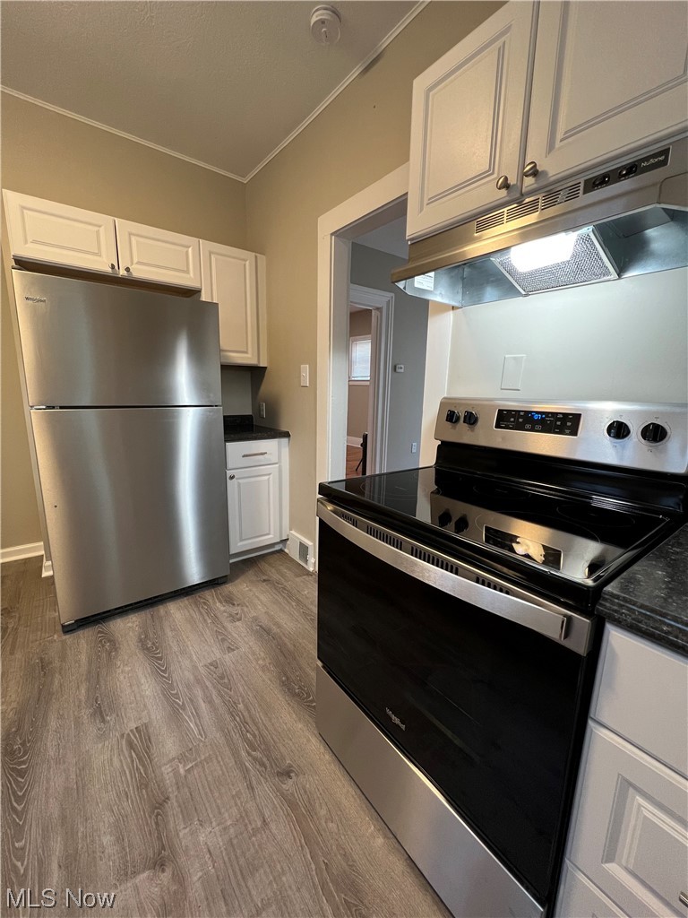 685 Thayer Street Akron, OH 44310 - Photo 5 of 34 Kitchen