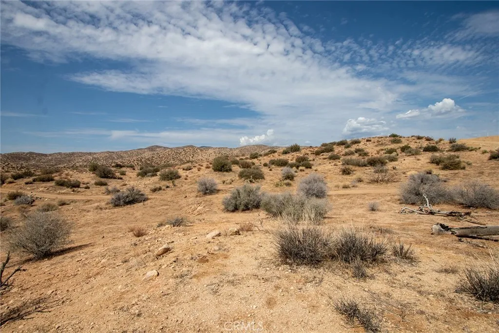 1000 Rimrock Road Pioneertown, CA 92268 - Photo 13 of 20 a view of a sky