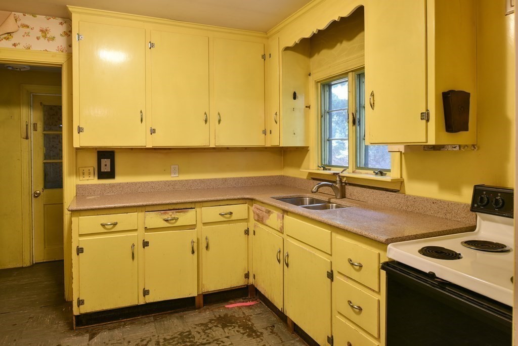 711 Bay Road Hamilton, MA 01982 - Photo 12 of 28