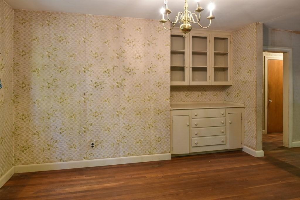 711 Bay Road Hamilton, MA 01982 - Photo 10 of 28
