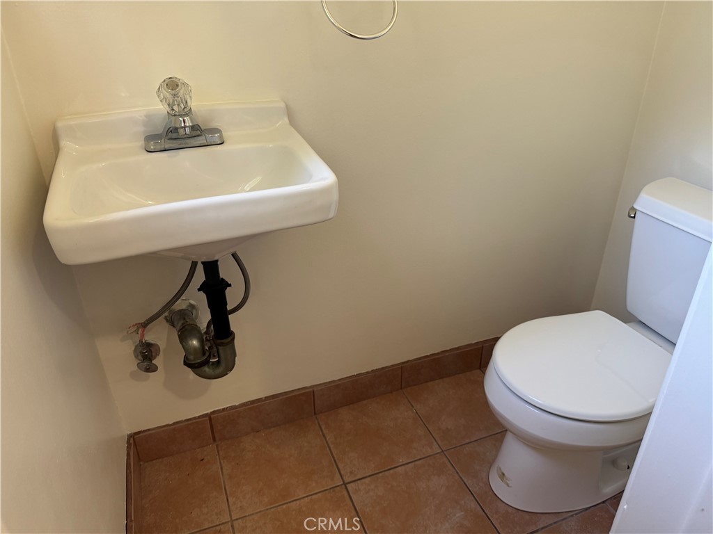 15207-15203 Greenleaf Street Sherman Oaks, CA 91403 - Photo 21 of 32 a bathroom with a sink a toilet