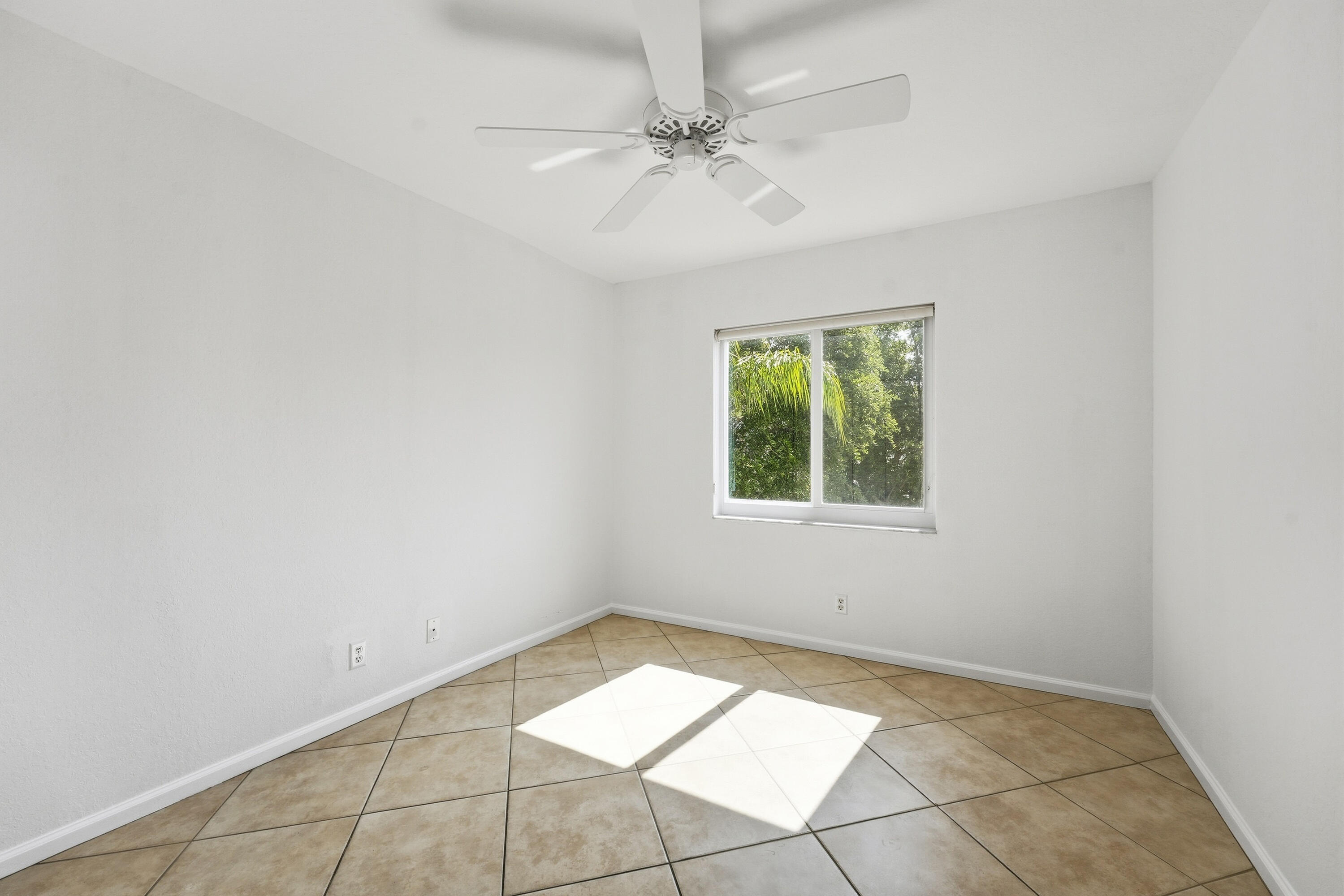 1275 Rose Gate Boulevard Riviera Beach, FL 33404 - Photo 26 of 45 26_dsc03444