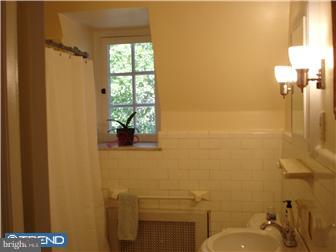 124 Edgehill Road Bala Cynwyd, PA 19004 - Photo 6 of 10 Bathroom
