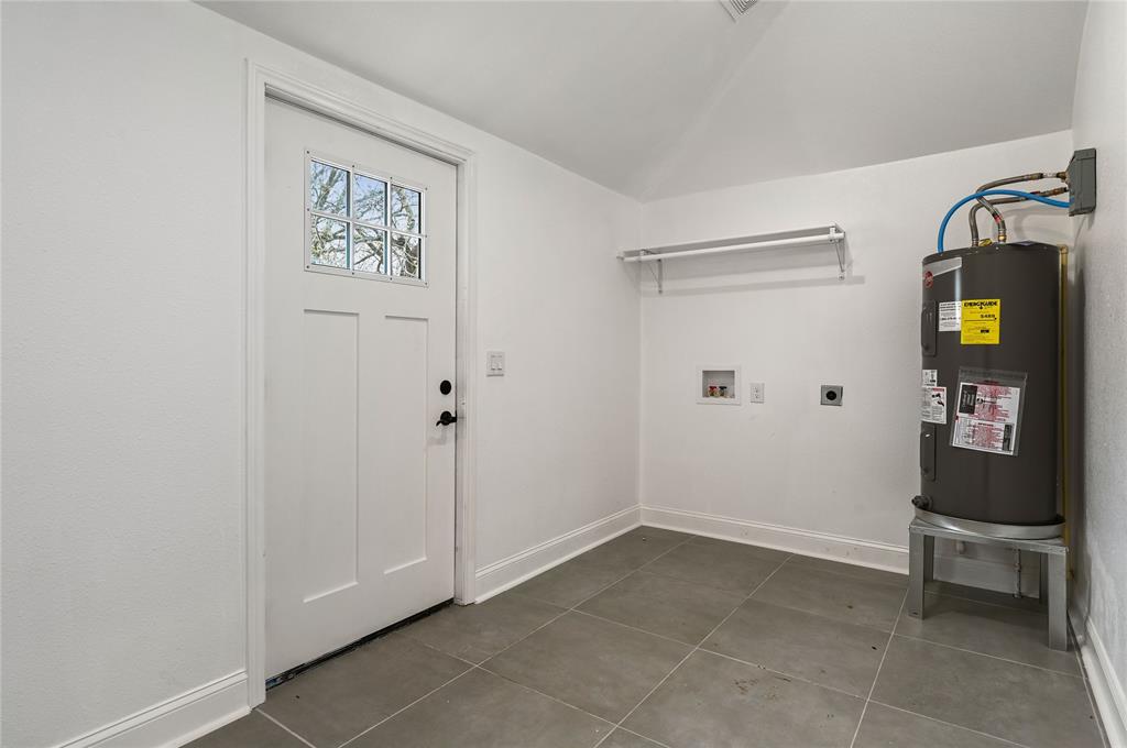 1106 West Chestnut Street Denison, TX 75020 - Photo 19 of 29 a view of an empty room