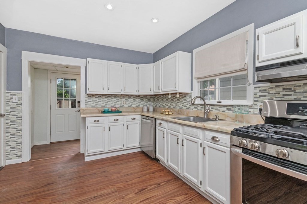 17 Harding Terrace Dedham, MA 02026 - Photo 8 of 28 Gallery Image 8