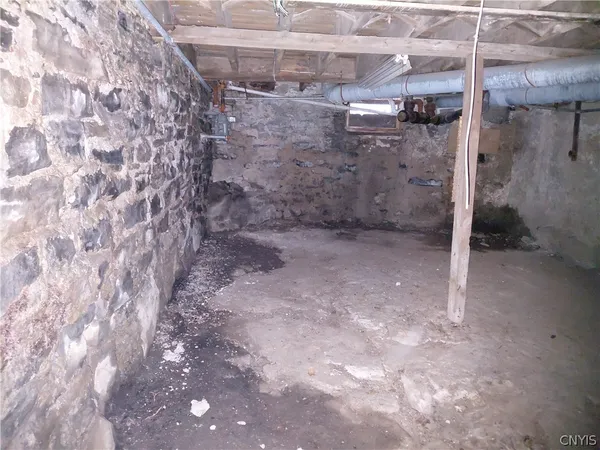 $139,900 | 8114 Salt Springs Road, Manlius, NY 13104