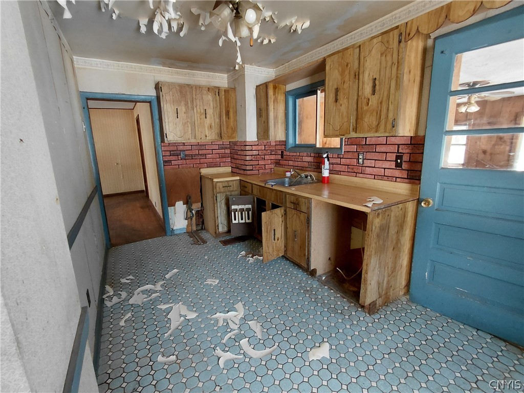 8114 Salt Springs Road Manlius, NY 13104 - Photo 6 of 17